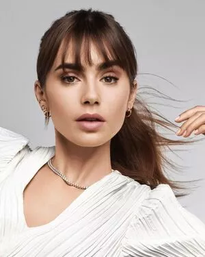 Lily Collins OnlyFans Leaked Free Thumbnail Picture - #lUMDkJUsza
