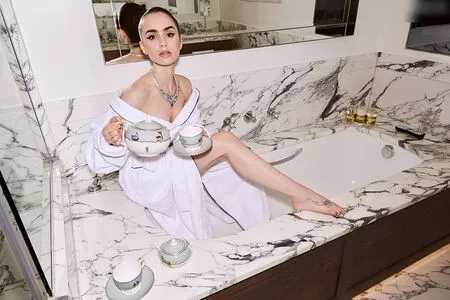 Lily Collins OnlyFans Leaked Free Thumbnail Picture - #mPegQLC2Ww