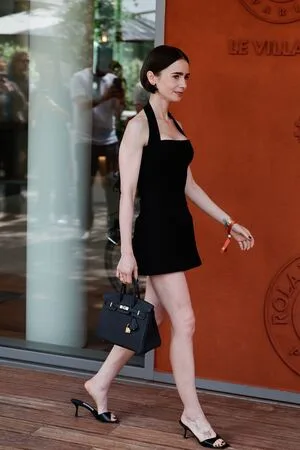 Lily Collins OnlyFans Leaked Free Thumbnail Picture - #mofS2Cnl80