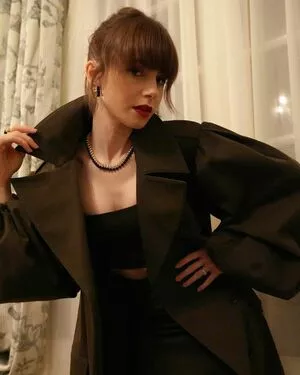 Lily Collins OnlyFans Leaked Free Thumbnail Picture - #nREIfN9GIO