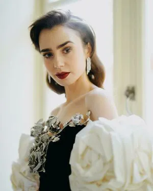 Lily Collins OnlyFans Leaked Free Thumbnail Picture - #nuODHgSMw5