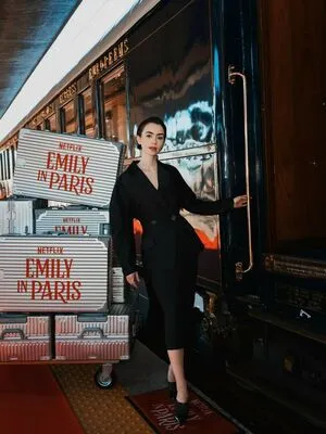 Lily Collins OnlyFans Leaked Free Thumbnail Picture - #ryGhaF22VQ