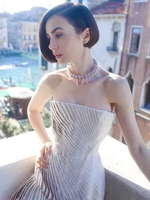 Lily Collins OnlyFans Leaked Free Thumbnail Picture - #sxQiXXkwK7