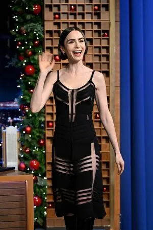 Lily Collins OnlyFans Leaked Free Thumbnail Picture - #uqUhjbS4f7