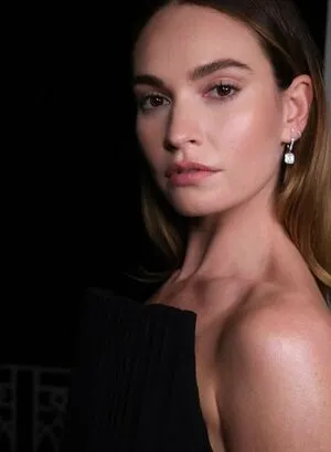 Lily James OnlyFans Leaked Free Thumbnail Picture - #1oExtd19e4