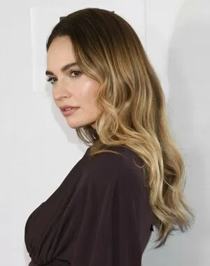 Lily James OnlyFans Leaked Free Thumbnail Picture - #2Bf1oyM1S4