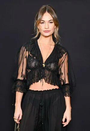 Lily James OnlyFans Leaked Free Thumbnail Picture - #vzFAPwCAED