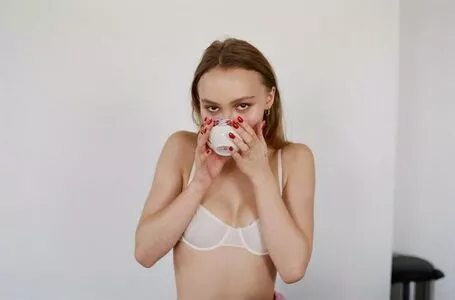 Lily-Rose Depp OnlyFans Leaked Free Thumbnail Picture - #AcjRBNDOVI