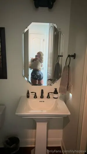 Lilyhazexx OnlyFans Leaked Free Thumbnail Picture - #Y0cLIUd3Lz