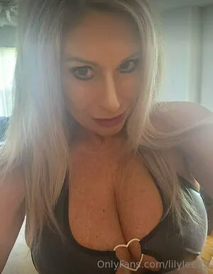 Lilylee23 OnlyFans Leaked Free Thumbnail Picture - #3bvz3fenV4