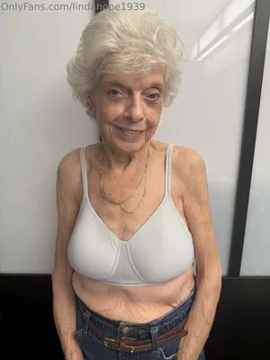 Lindahope1939 OnlyFans Leaked Free Thumbnail Picture - #4bww938qpI