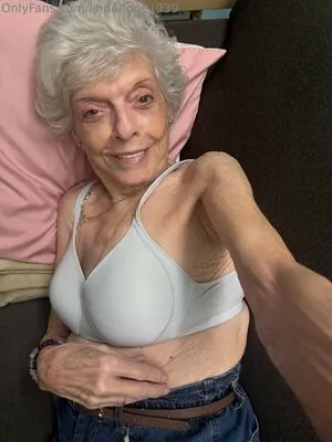 Lindahope1939 OnlyFans Leaked Free Thumbnail Picture - #E1doeA2T5t