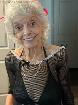 Lindahope1939 OnlyFans Leaked Free Thumbnail Picture - #hybaspjoS5