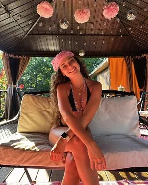 Lindsey Shields OnlyFans Leaked Free Thumbnail Picture - #HqtkYyr598