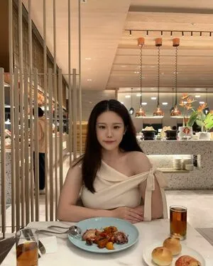 Ling 00 Ee OnlyFans Leaked Free Thumbnail Picture - #6iB0zATT92