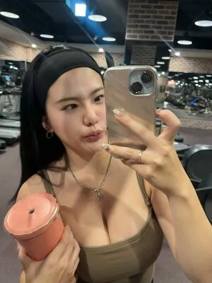 Ling 00 Ee OnlyFans Leaked Free Thumbnail Picture - #YaoTevVA63