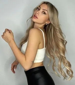 Linuschka OnlyFans Leaked Free Thumbnail Picture - #5BaTH47oa5