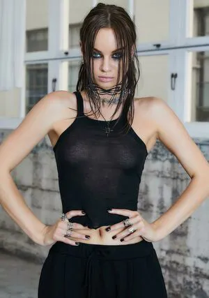 Liora Lapointe OnlyFans Leaked Free Thumbnail Picture - #4PKGLbv8Pl