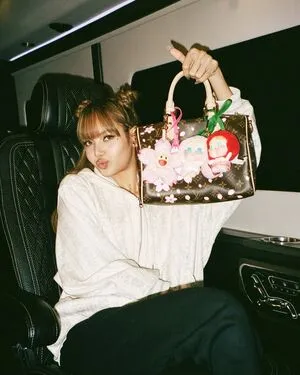 Lisa Blackpink OnlyFans Leaked Free Thumbnail Picture - #SCeuxoLMr5