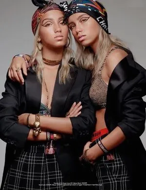 Lisa Und Lena OnlyFans Leaked Free Thumbnail Picture - #9Y4qhf8Oq2