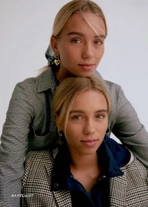 Lisa Und Lena OnlyFans Leaked Free Thumbnail Picture - #9uR265d6H0
