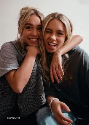 Lisa Und Lena OnlyFans Leaked Free Thumbnail Picture - #Ail9Rd2r41