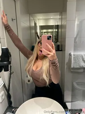 Lisa Versaut OnlyFans Leaked Free Thumbnail Picture - #XZbUvZXSCI