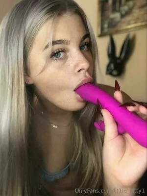 Lit1le Kitty1 OnlyFans Leaked Free Thumbnail Picture - #HenazyfBuu