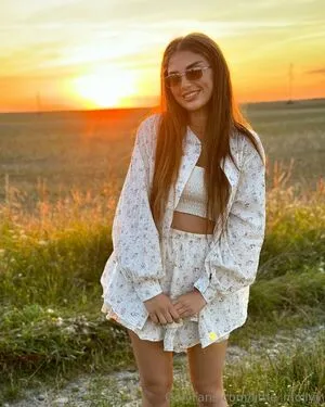 Little Mollyy OnlyFans Leaked Free Thumbnail Picture - #9fi58a7xii