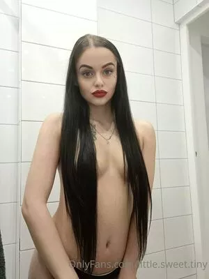 little.sweet.tiny OnlyFans Leaked Free Thumbnail Picture - #6cHG3c8Igy