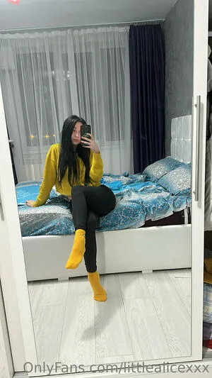 Littlealicexxx OnlyFans Leaked Free Thumbnail Picture - #WG4VFICVLt