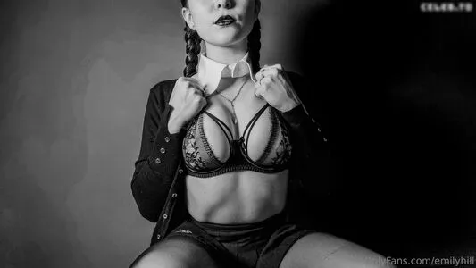 Littlee33 Emily Hill OnlyFans Leaked Free Thumbnail Picture - #SZhdirlHov