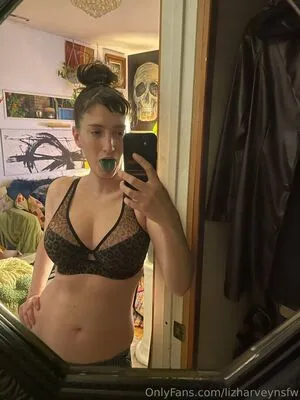 Lizharveynsfw OnlyFans Leaked Free Thumbnail Picture - #bmizY58GzR