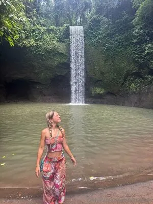 Liztravels OnlyFans Leaked Free Thumbnail Picture - #3Jd4fdbYbg