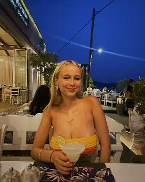 Lizzie Quinn OnlyFans Leaked Free Thumbnail Picture - #c9B9pLN3bL