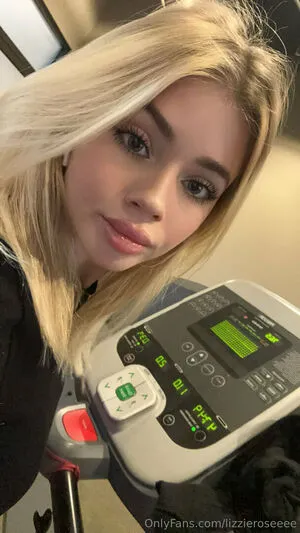 Lizzieroseeee OnlyFans Leaked Free Thumbnail Picture - #3yAsn9f9C5