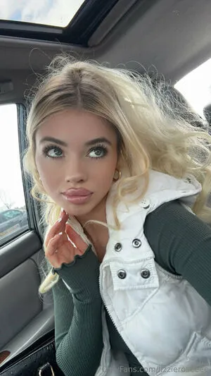 Lizzieroseeee OnlyFans Leaked Free Thumbnail Picture - #DQRBT48xx3