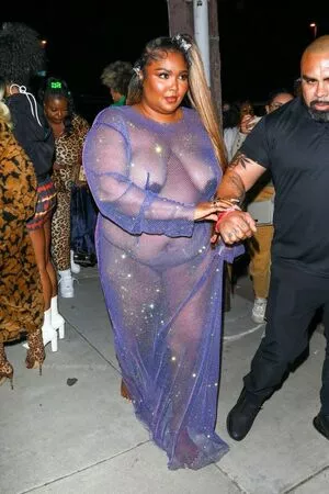 Lizzo OnlyFans Leaked Free Thumbnail Picture - #2jeInAMoU6