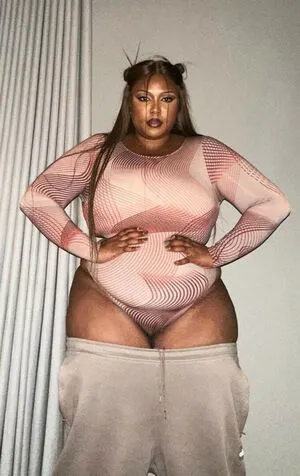 Lizzo OnlyFans Leaked Free Thumbnail Picture - #7Kva7jSY26