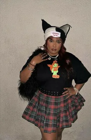 Lizzo OnlyFans Leaked Free Thumbnail Picture - #CmyX382iAv