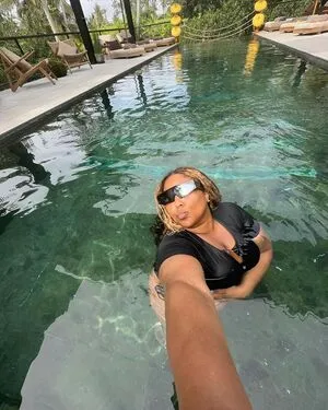 Lizzo OnlyFans Leaked Free Thumbnail Picture - #Cx4CG138cT