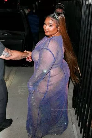 Lizzo OnlyFans Leaked Free Thumbnail Picture - #HVLEdL8mt2