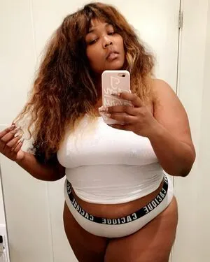 Lizzo OnlyFans Leaked Free Thumbnail Picture - #HhkBMVOjVX
