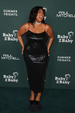 Lizzo OnlyFans Leaked Free Thumbnail Picture - #IaOIEOUYa3