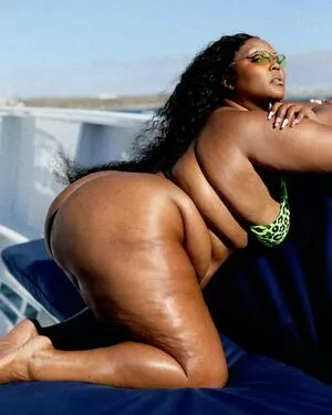 Lizzo OnlyFans Leaked Free Thumbnail Picture - #MLhzr9E4f1