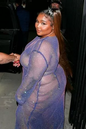 Lizzo OnlyFans Leaked Free Thumbnail Picture - #PTFOrTkLgn