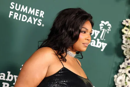 Lizzo OnlyFans Leaked Free Thumbnail Picture - #PdbzwaKLgy