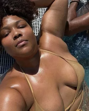 Lizzo OnlyFans Leaked Free Thumbnail Picture - #ToPiNkbPKf