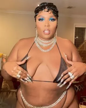 Lizzo OnlyFans Leaked Free Thumbnail Picture - #ciJzzELMWp