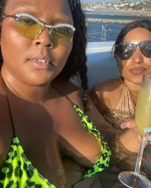 Lizzo OnlyFans Leaked Free Thumbnail Picture - #sL0bmMDi2t
